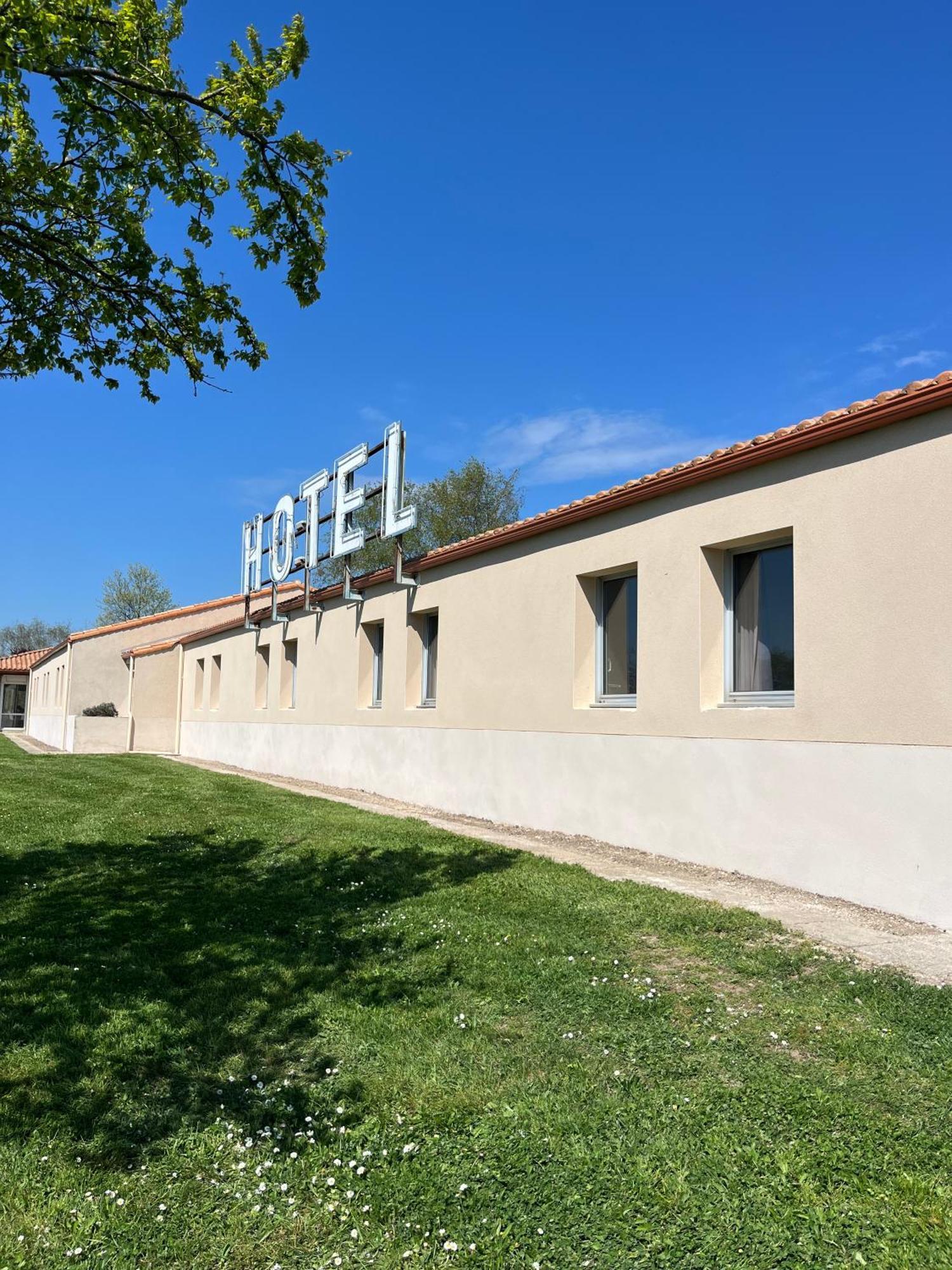 Hotel La Petite Auberge Chambretaud Dış mekan fotoğraf